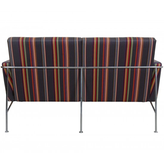 For Sale Arne Jacobsen 2.seater 3302 sofa in Paul Smith fabric